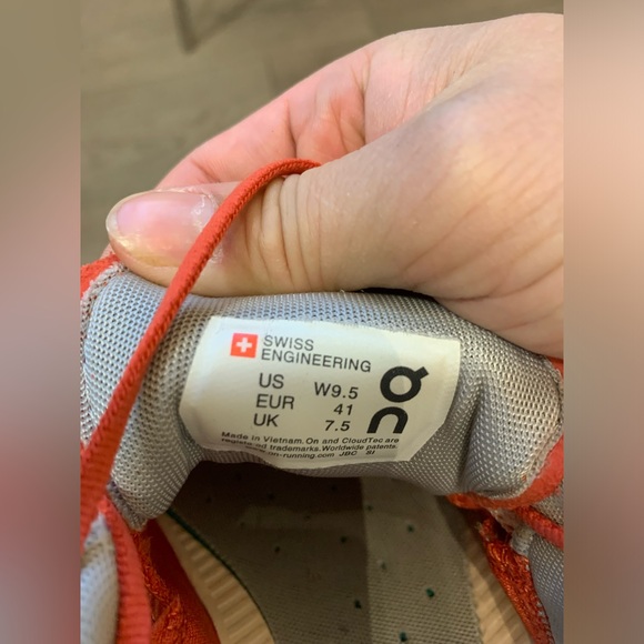 On cloud shoes W9,5 euro:41,uk:7,5 just running beautiful - Picture 4 of 9